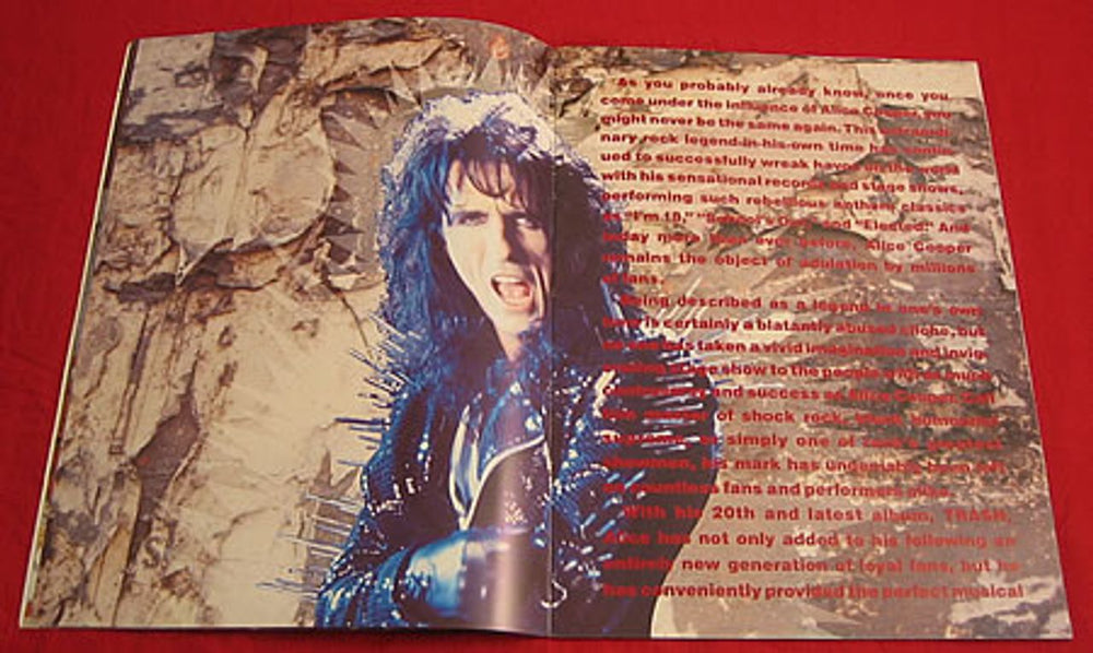Alice Cooper Trash UK tour programme COOTRTR91329