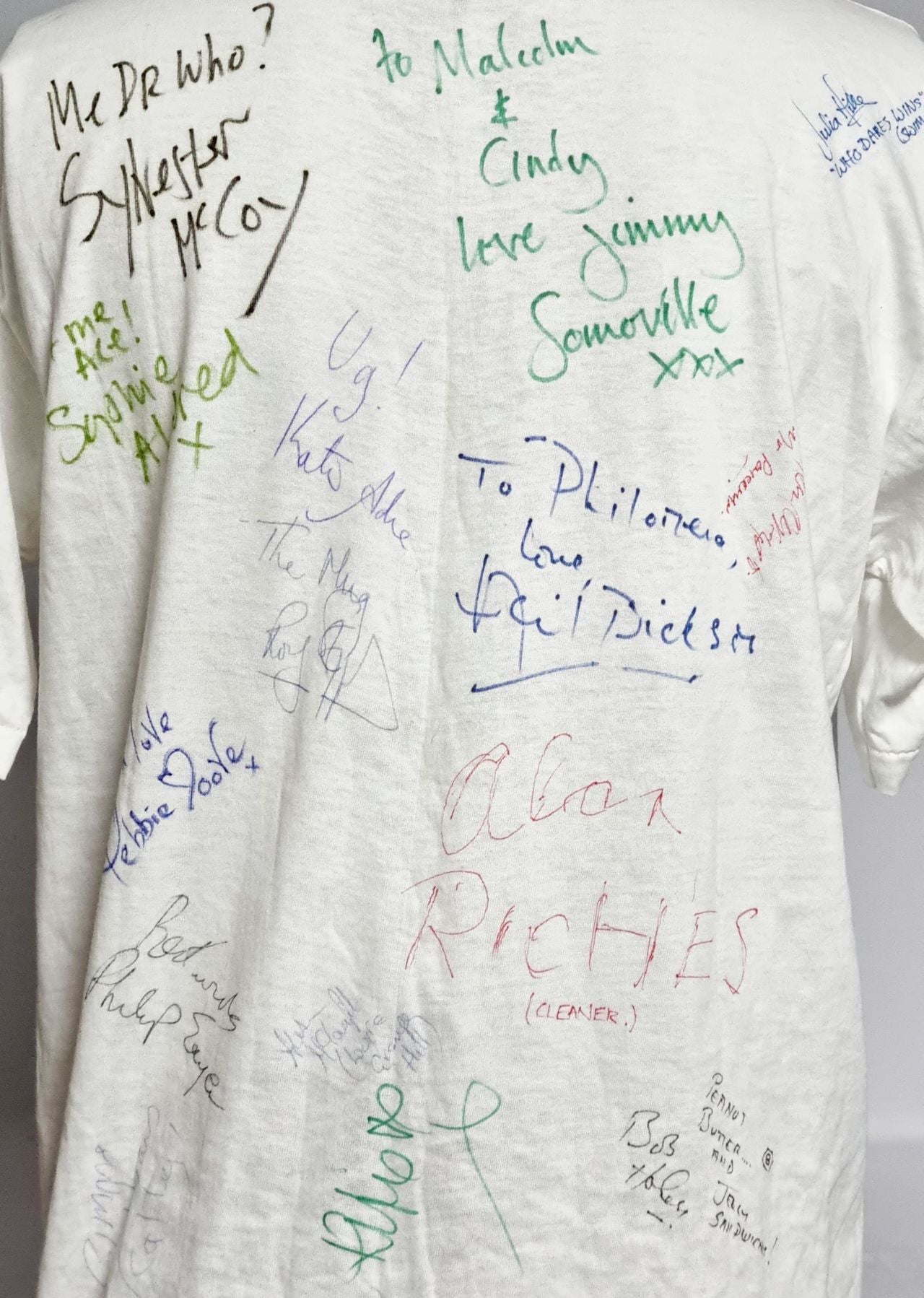 Kylie Minogue Shop Assistance - Autographed T Shirt UK Promo t-shirt KYLTSSH786484